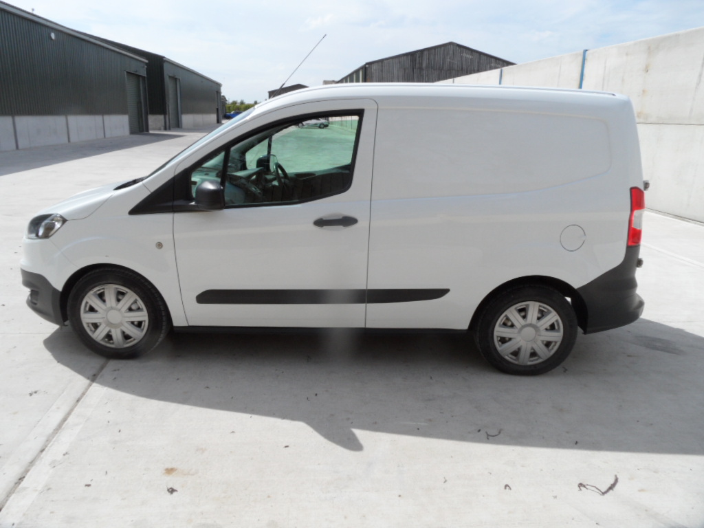 FORD TRANSIT COURIER 1.5 BASE TDCI DIESEL VAN 75-BHP EURO 6 REMOTE CENTRAL LOCKING PLY LINED REAR FACTORY STEEL BULKHEAD