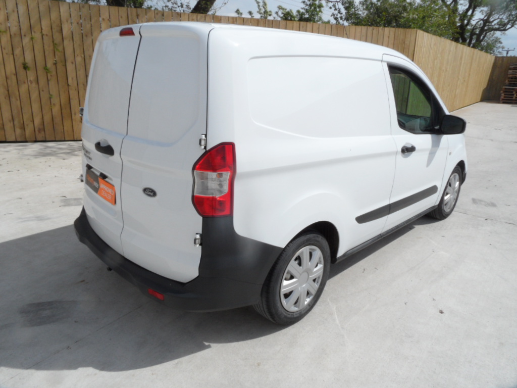 FORD TRANSIT COURIER 1.5 BASE TDCI DIESEL VAN 75-BHP EURO 6 REMOTE CENTRAL LOCKING PLY LINED REAR FACTORY STEEL BULKHEAD