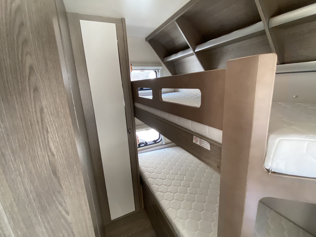 HOBBY PRESTIGE 650 KFU 6 Berth Fixed bed and bunks