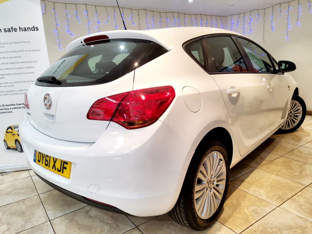 VAUXHALL ASTRA 1.4 EXCITE 5DR Manual