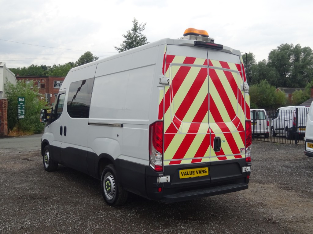 IVECO DAILY MWB WELFARE VAN 2.3 RWD 35S13V (WITH TOILET)  **65k MILES** - FSH
