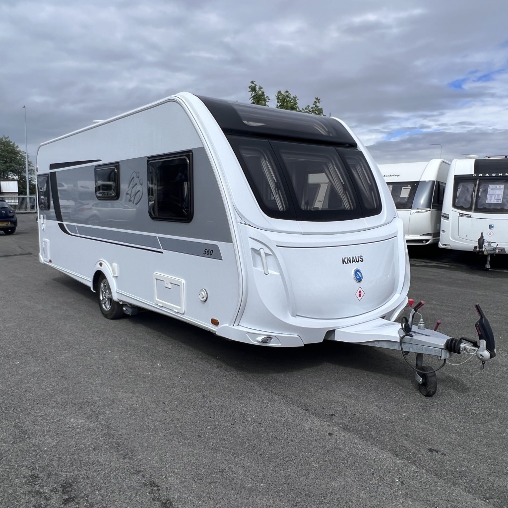 KNAUS Starclass 560 With Mover and Awning 