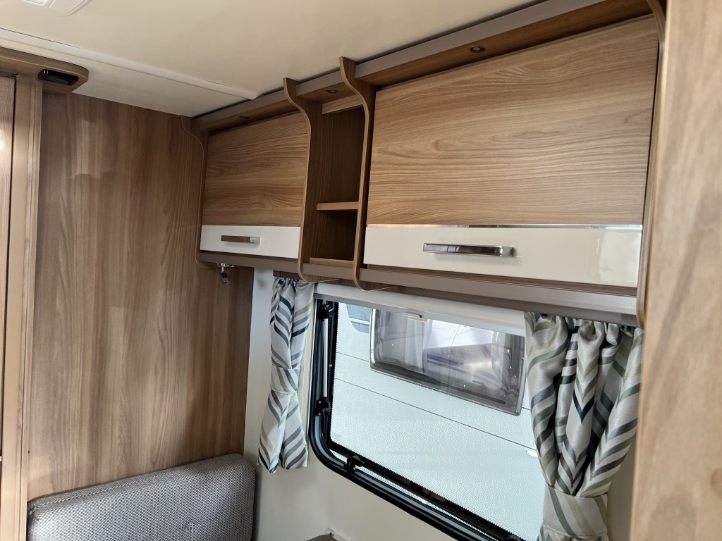 BAILEY PEGASUS GT70 ANCONA 5 Berth Fixed bunk beds