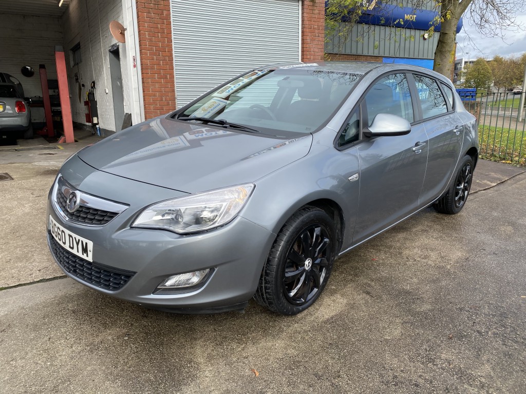 VAUXHALL ASTRA 1.4 EXCLUSIV 5DR Manual