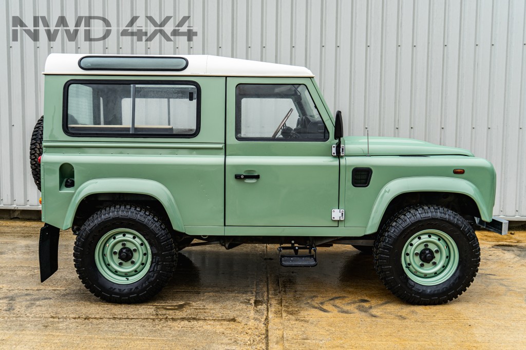 Used LAND ROVER DEFENDER 90 County SW TD5 2.5 90 CSW TD5 Manual in Lancashire