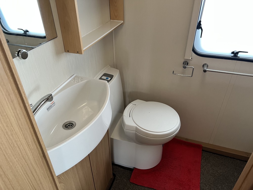ELDDIS Avante 540 5 Berth Fixed Bed End Bathroom