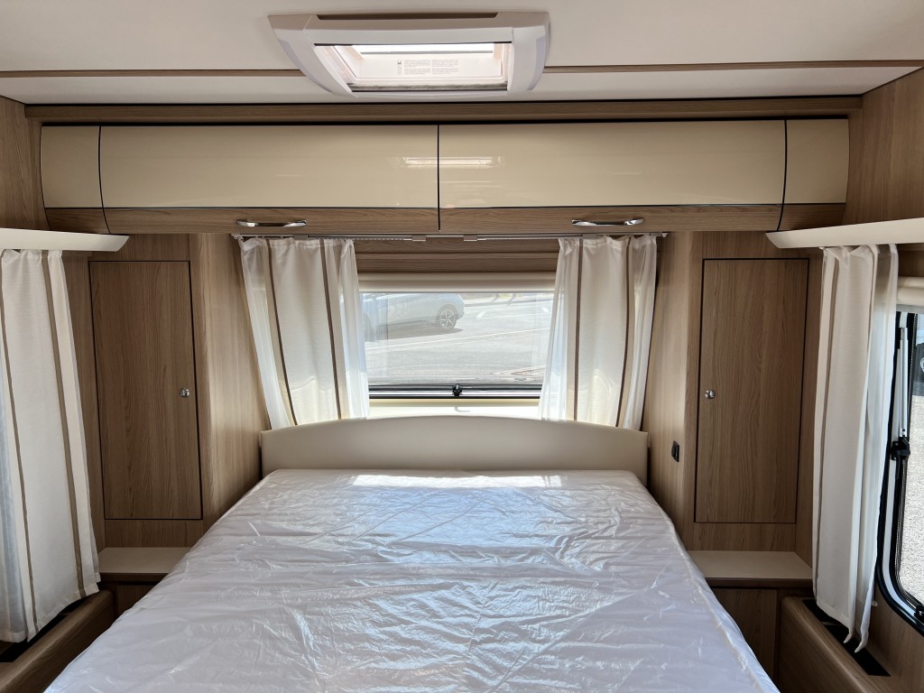 LMC Exquisite 695 VIP 5 Berth fixed island bed