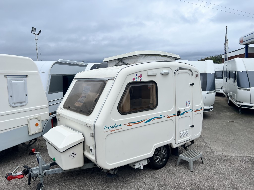 FREEDOM MICROLITER DISCOVERY LE 2 Berth motor movie awning