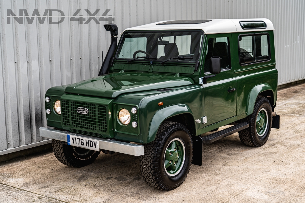 Used LAND ROVER DEFENDER 2.5 90 COUNTY STATION WAGON TD5 Manual in Lancashire