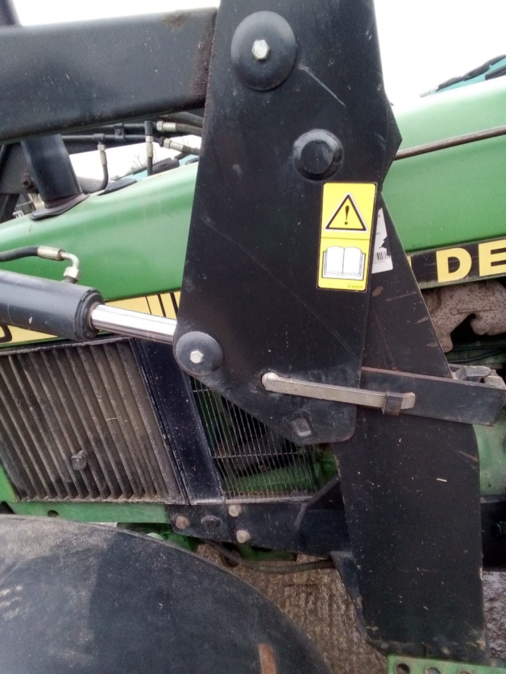 QUICKE Q940 COMPLETE LOADER TO FIT JOHN DEERE 2650 / 2850 *in excellent condition*