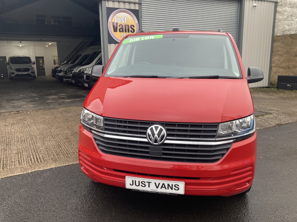 VOLKSWAGEN TRANSPORTER T6.1 SPORT STYLED WITH AIR CON  2.0 T28 TDI P/V STARTLINE Manual