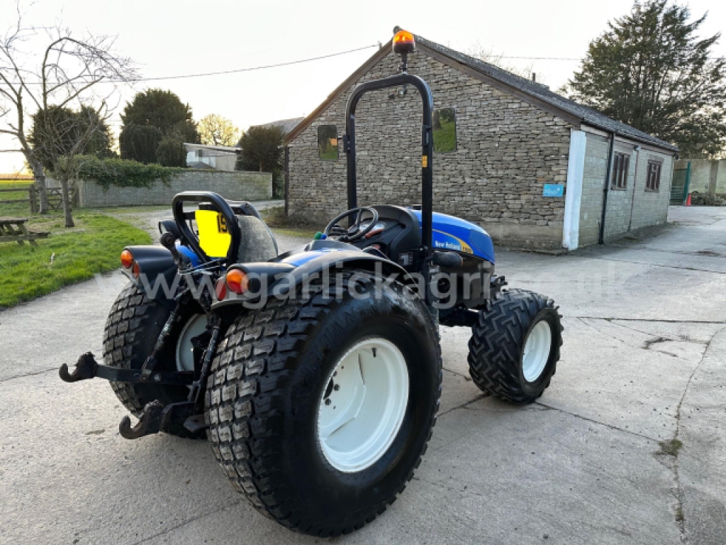 NEW HOLLAND T3020 COMPACT TRACTOR 