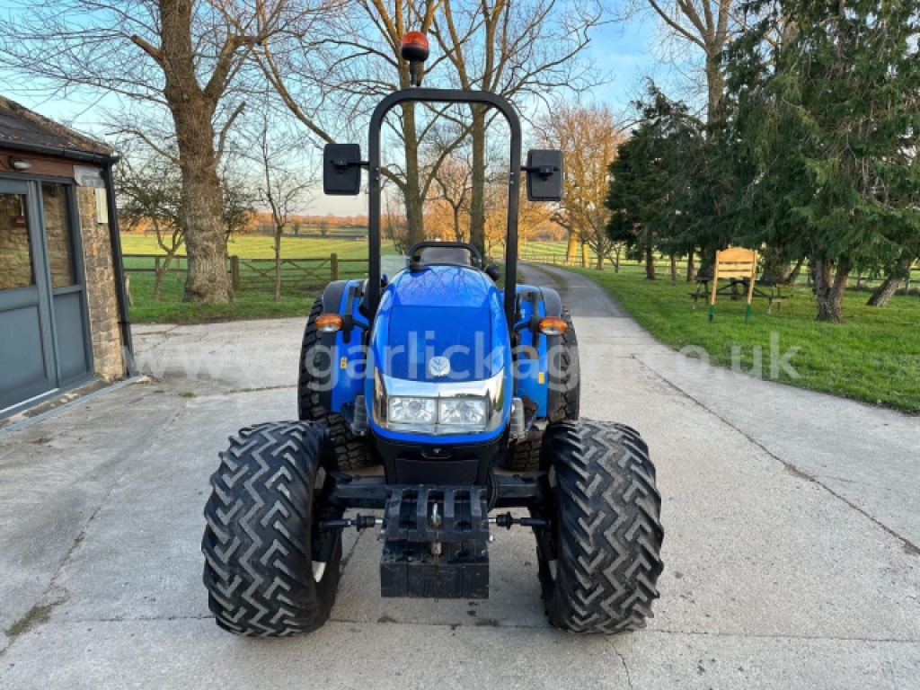 NEW HOLLAND T3020 COMPACT TRACTOR 