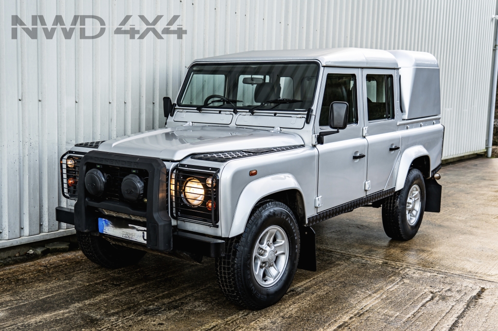 LAND ROVER DEFENDER 2.5 110 TD5 SILVER DOUBLE CAB 4DR Manual