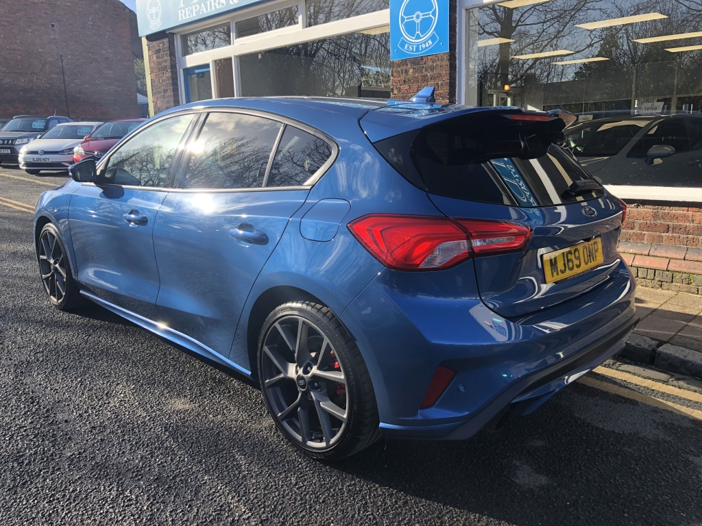 FORD FOCUS 2.3 ST 5DR Manual