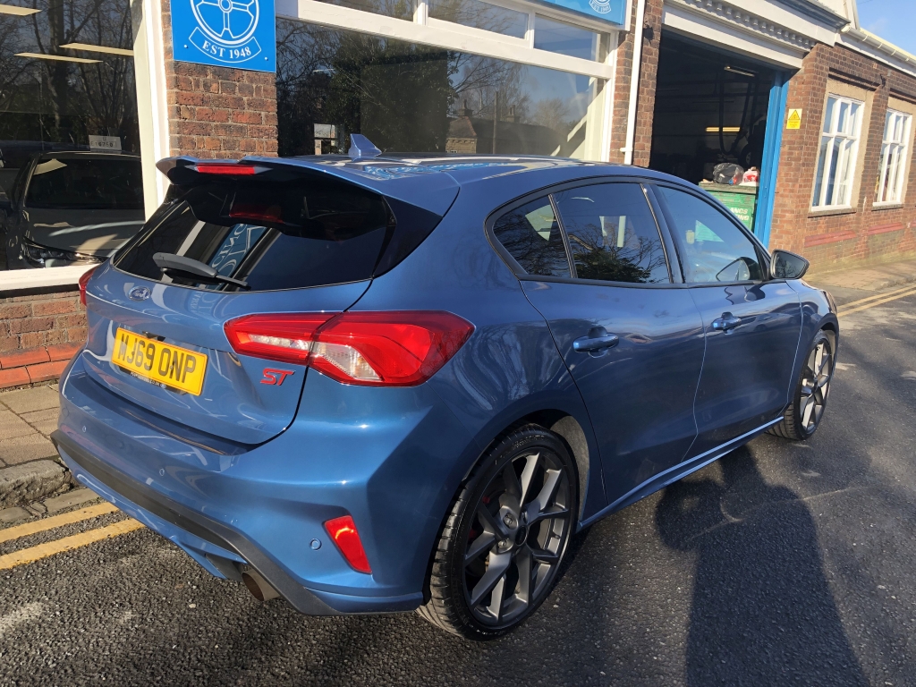 FORD FOCUS 2.3 ST 5DR Manual