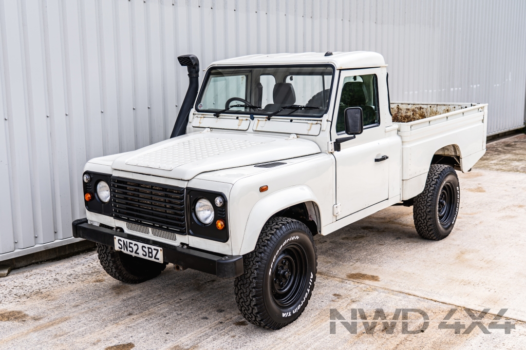 Used LAND ROVER DEFENDER 2.5 110 HIGH CAPAC PICK-UP TD5 Manual in Lancashire