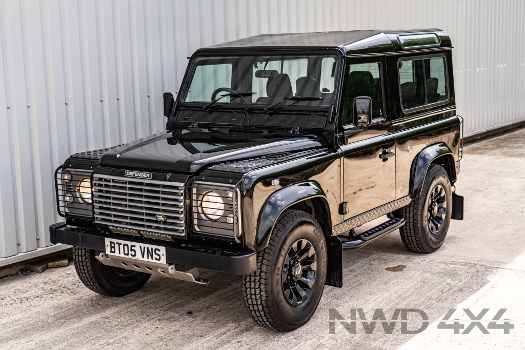 Used LAND ROVER DEFENDER 2.5 90 TD5 XS STATION WAGON 3DR Manual in Lancashire